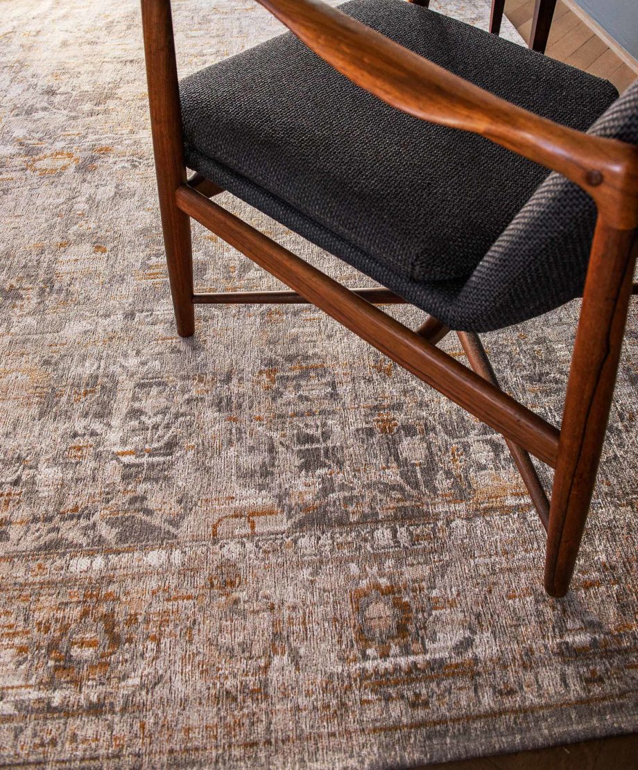 Louis De Poortere dywan LX 8884 Antiquarian Ushak Suleiman Grey interior 2