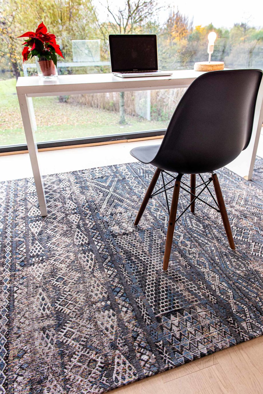 Louis De Poortere dywan LX 9113 Antiquarian Kilim Black Rabat interior 1