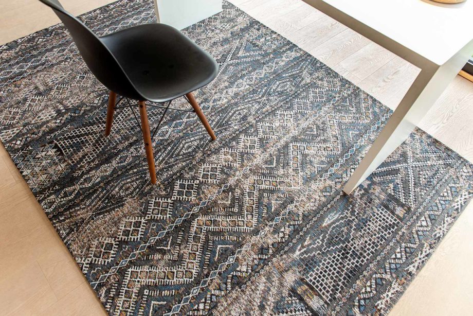 Louis De Poortere dywan LX 9113 Antiquarian Kilim Black Rabat interior 7