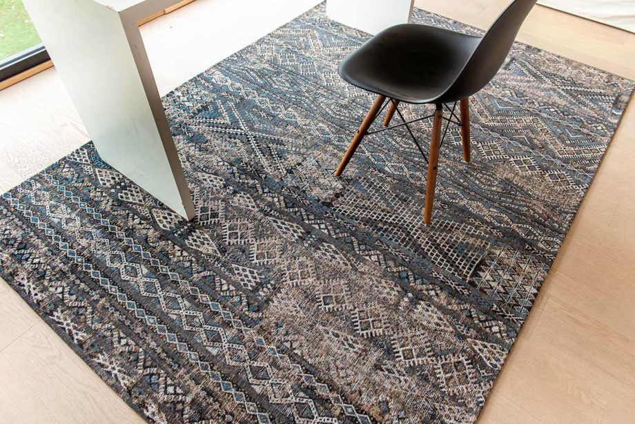 Louis De Poortere dywan LX 9113 Antiquarian Kilim Black Rabat interior 9