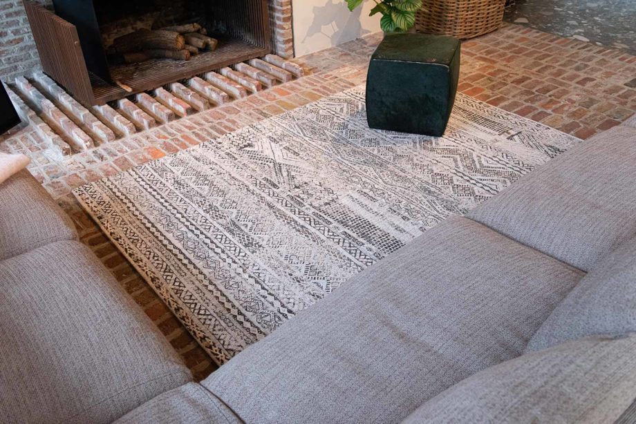Louis De Poortere dywan LX 9114 Antiquarian Kilim Medina White interior 3