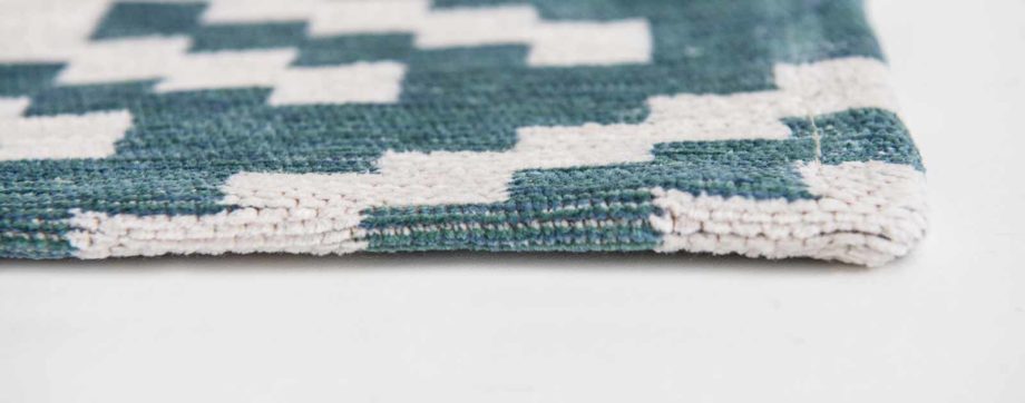 Louis De Poortere rug Romo LX 8744 Nahli Kingfisher side