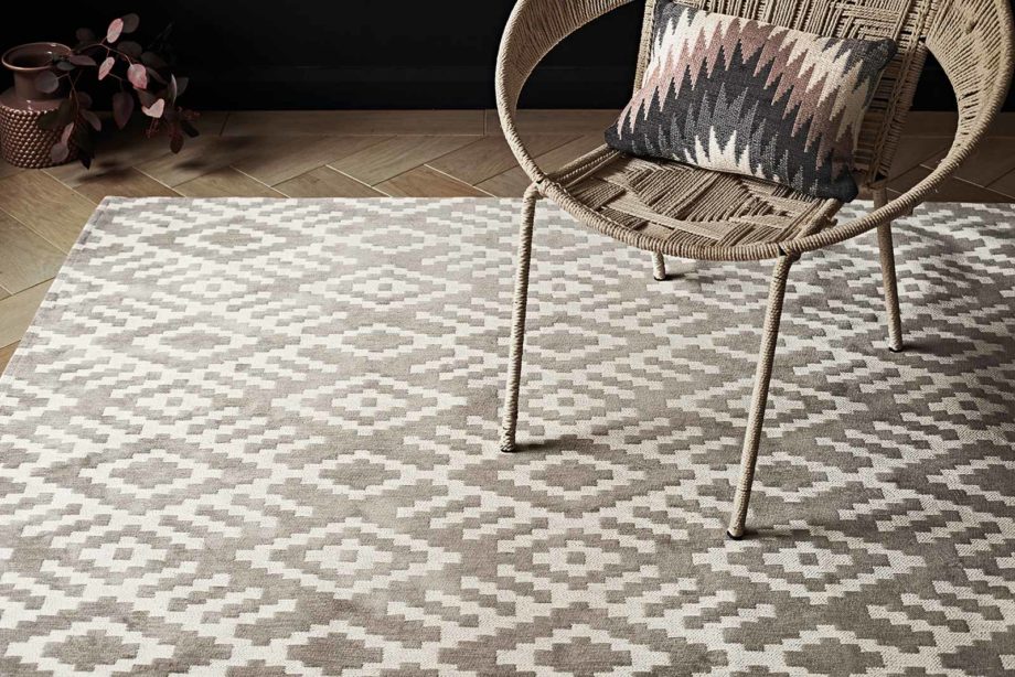 Louis De Poortere rug Romo LX 8745 Nahli Cobblestone interior