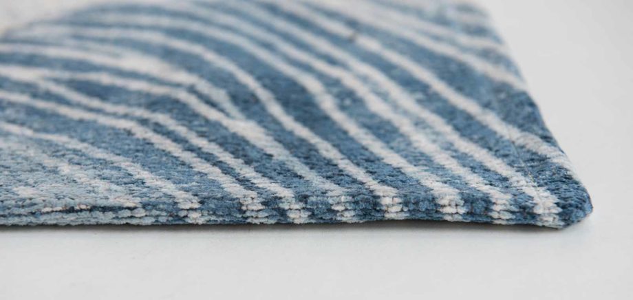 Louis De Poortere rug Villa Nova LX 8756 Akina Indigo side