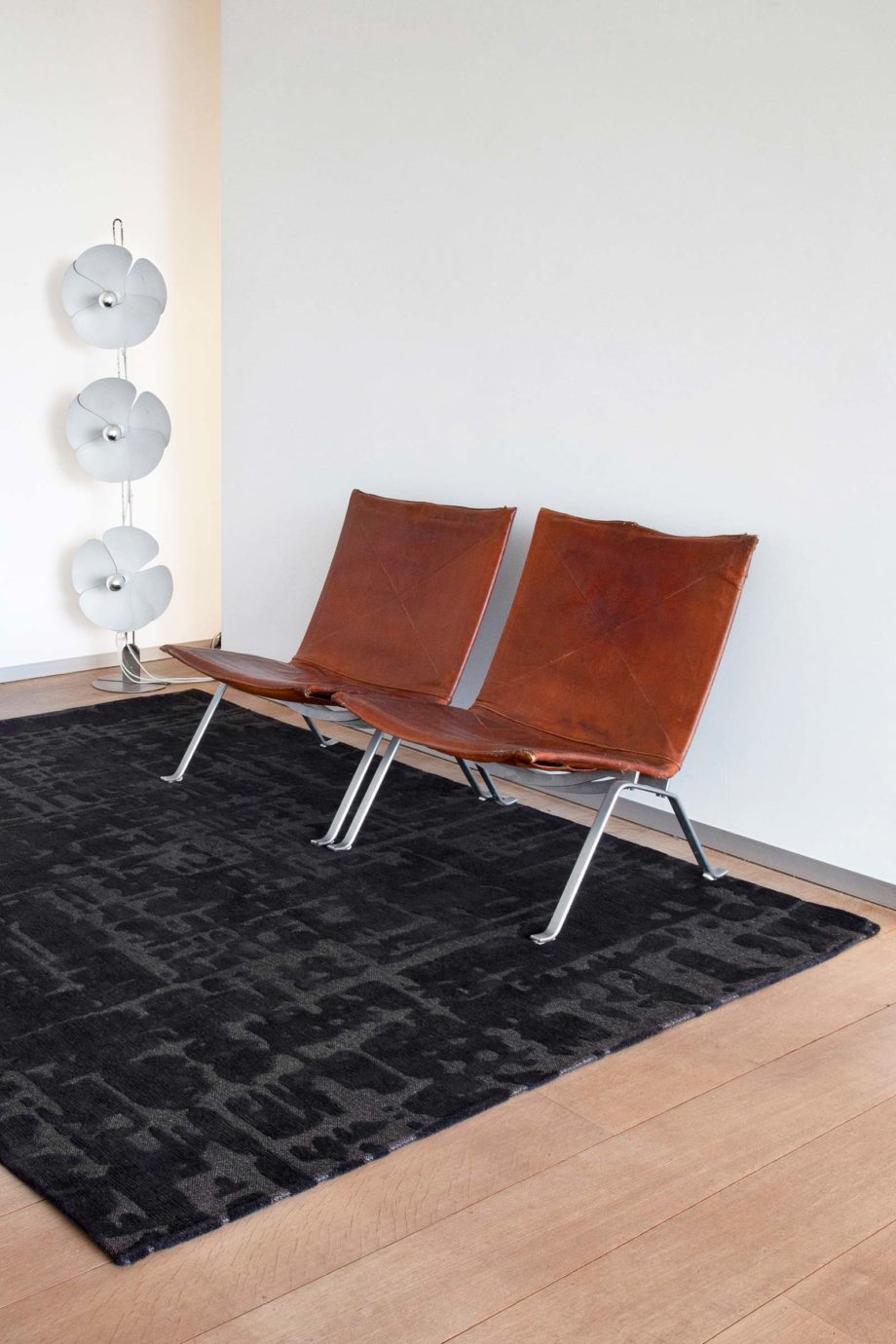 Louis De Poortere dywan LX 9200 Structures Baobab Black Water interior 2