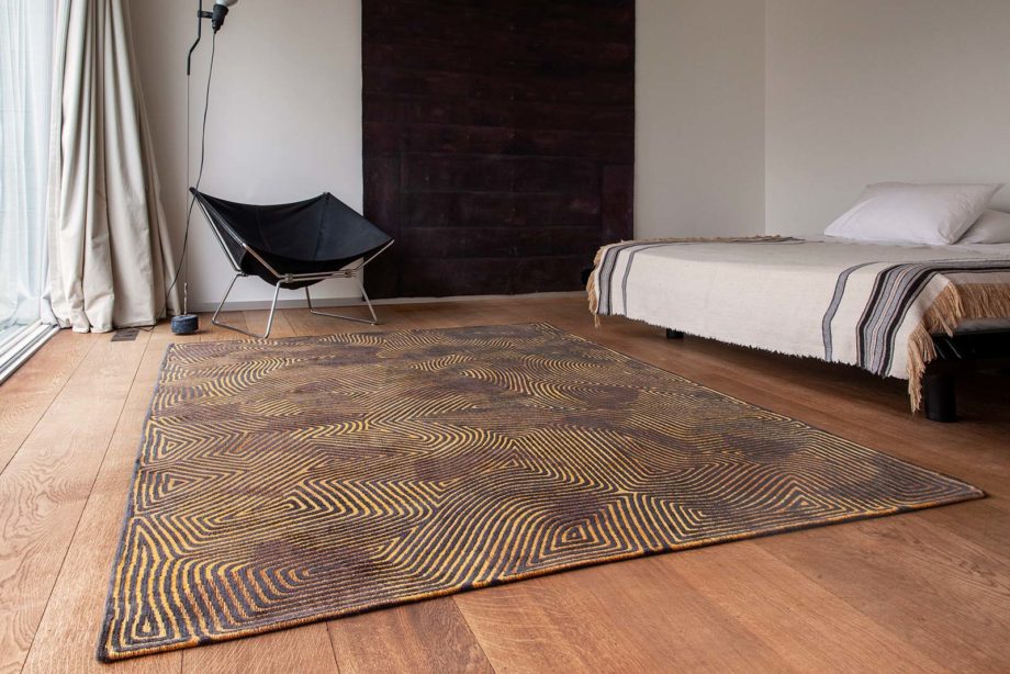 Louis De Poortere dywan LX 9227 Meditation Coral Black Gold interior 1