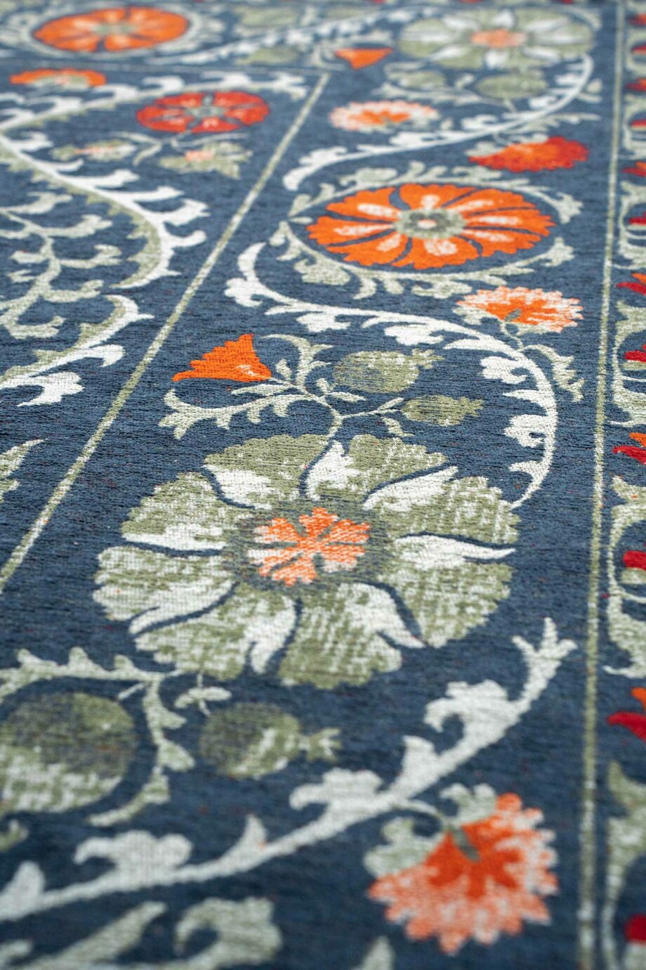 Louis De Poortere dywan Antiquarian Suzani 9730 Nordic zoom vertical