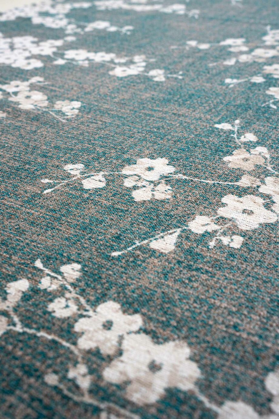 Louis De Poortere dywan Sakura 9850 Sakura Lake Blue zoom vertical